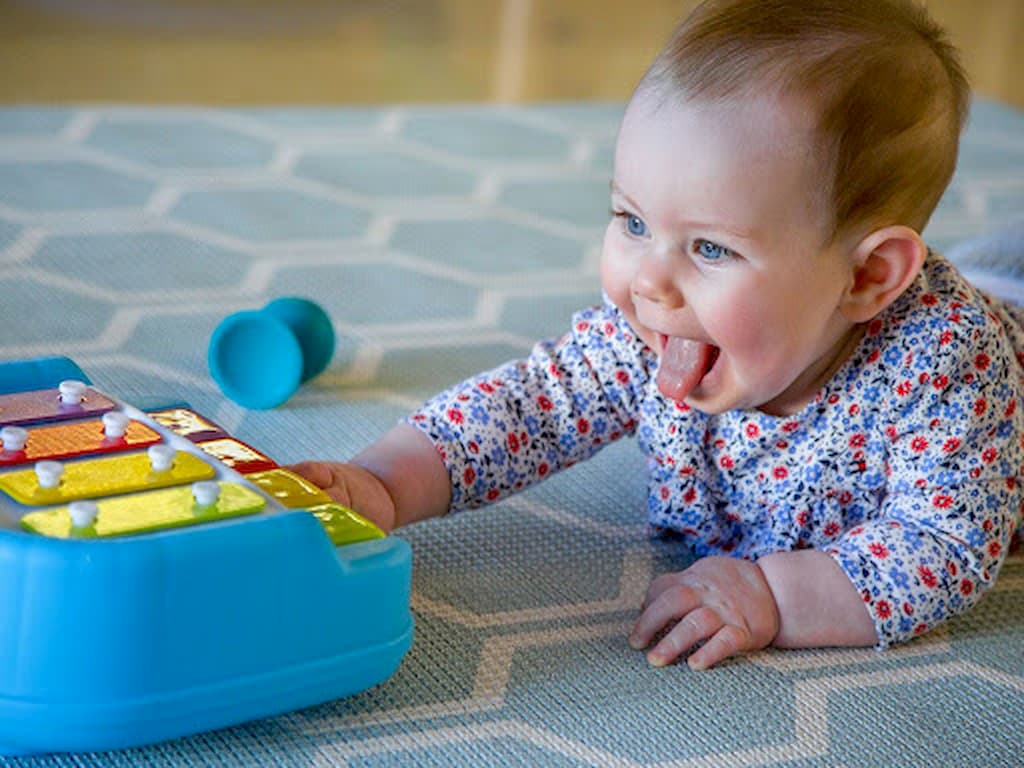 تاثیر موسیقی بر ارتباط بهتر با نوزادان و رشد آن‌ها - پیانو باربد
