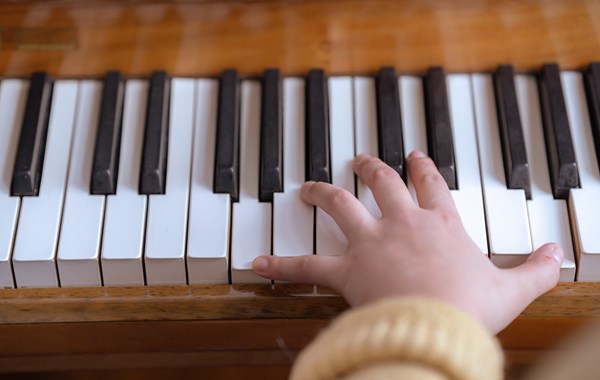 تقویت دست چپ در نوازندگی پیانو