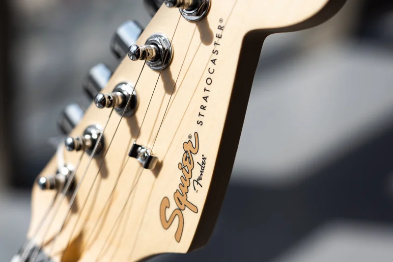 سردسته گیتار الکتریک Fender Squier مدل MM Stratocaster Red