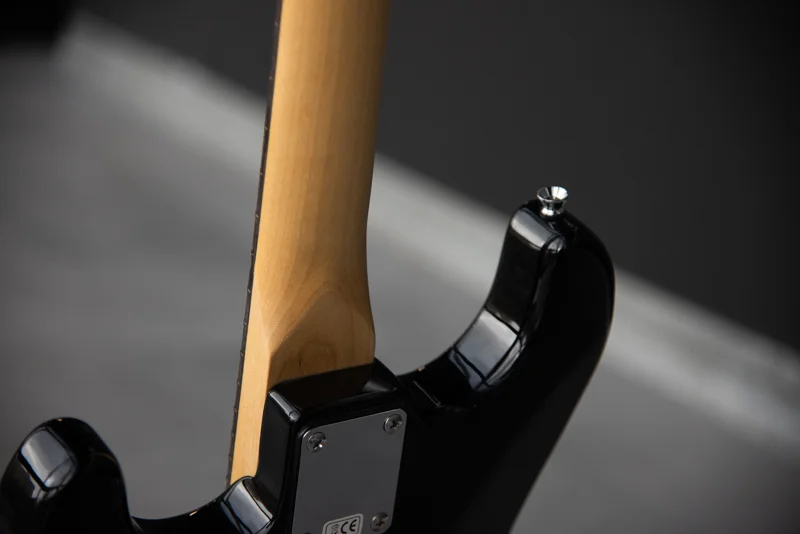 دسته گیتار الکتریک Fender Squier مدل MM Stratocaster Black