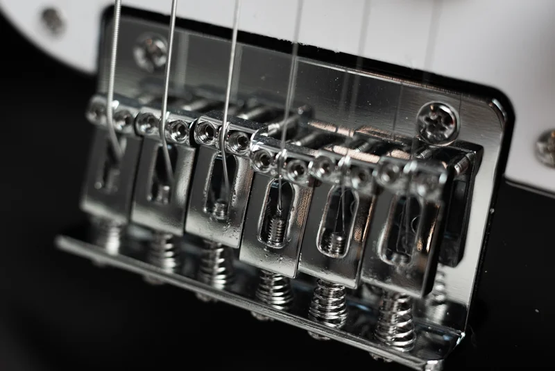 بریج ثابت گیتار الکتریک Fender Squier مدل  MM Stratocaster Black