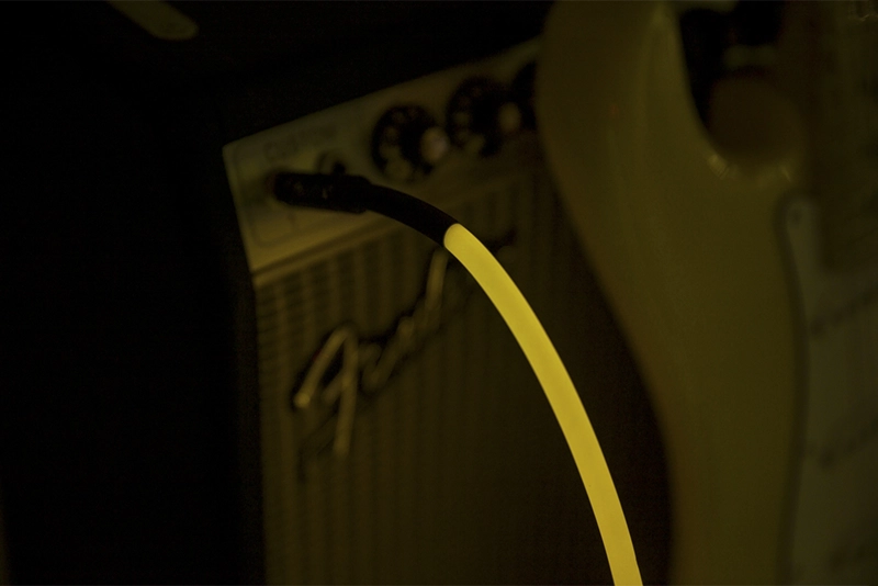 روکش 8 میلیمتری کابل Fender مدل 10Ft Professional Series Glow In The Dark Orange