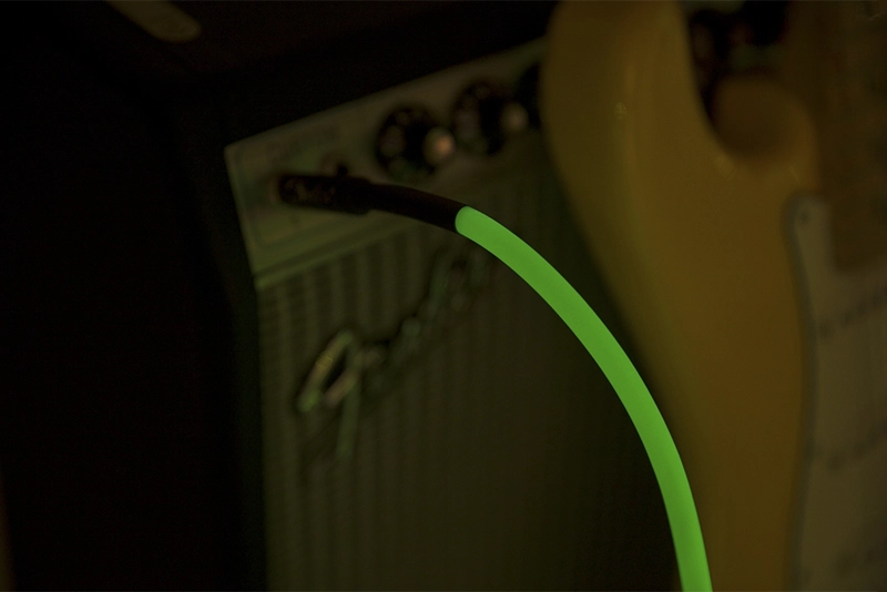 روکش 8 میلیمتری کابل Fender مدل 10Ft Professional Series Glow In The Dark Green