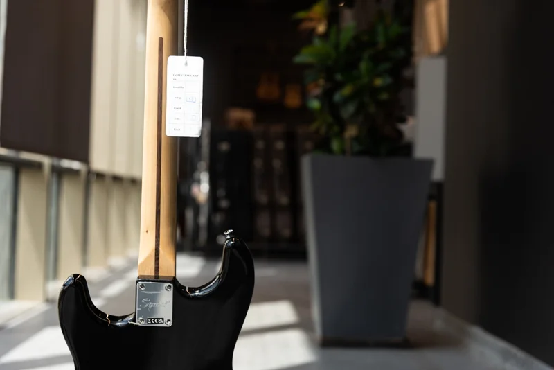 گیتار الکتریک Fender Squier مدل Bullet Stratocaster HT HSS Black