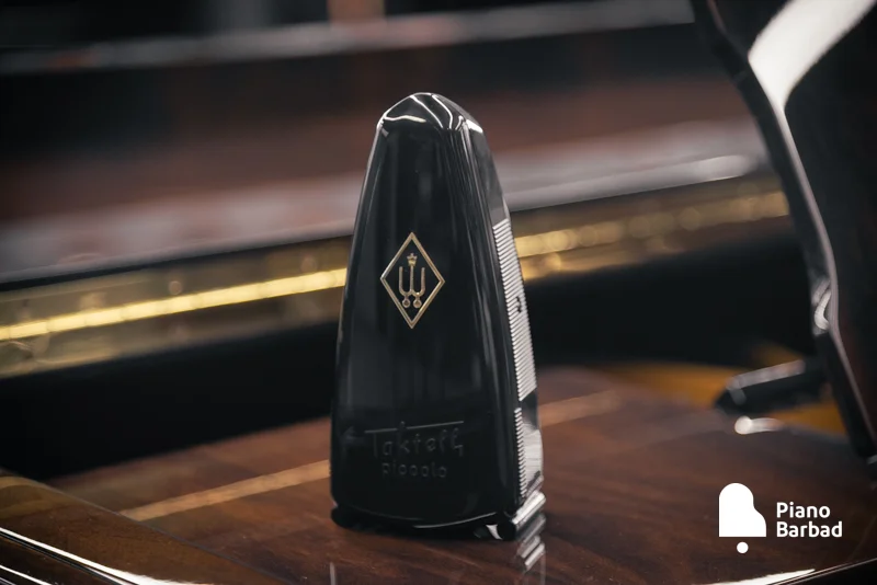 طراحی بادوام و شیک مترونوم مکانیکی Wittner Piccolo